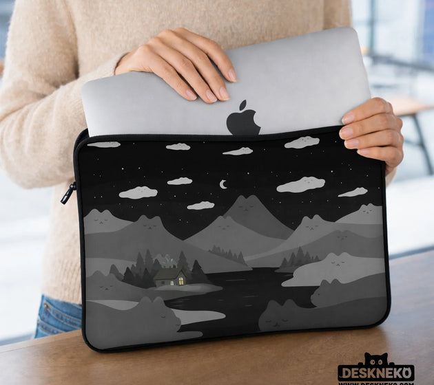 Black cat mountains laptop sleeve & bag
