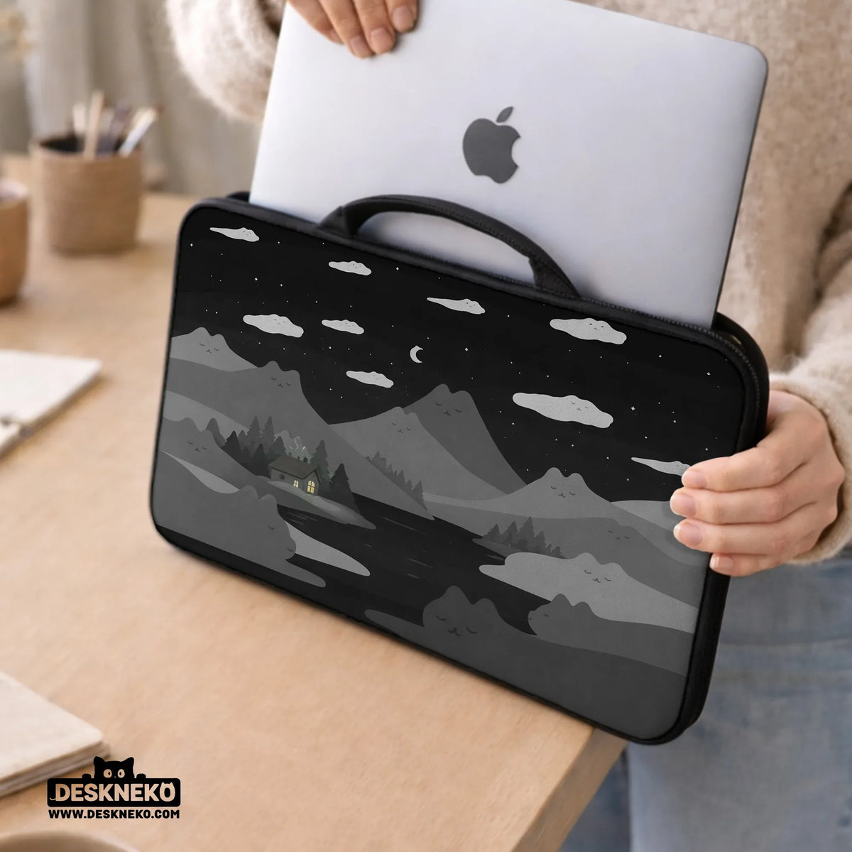 Black cat mountains laptop sleeve & bag