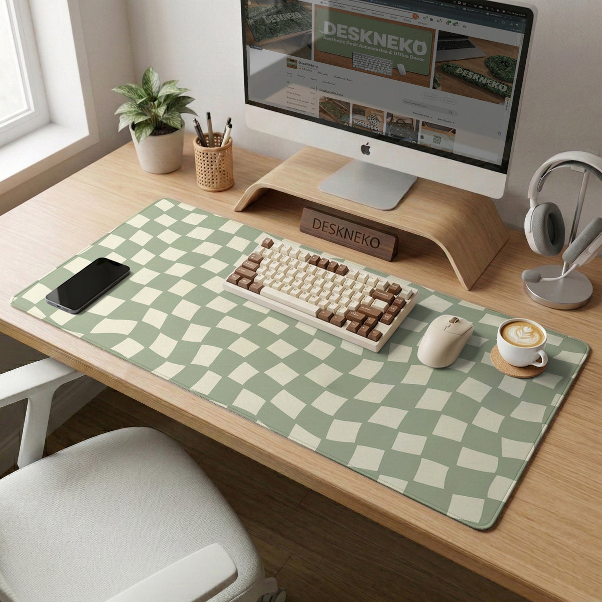Green checker desk mat