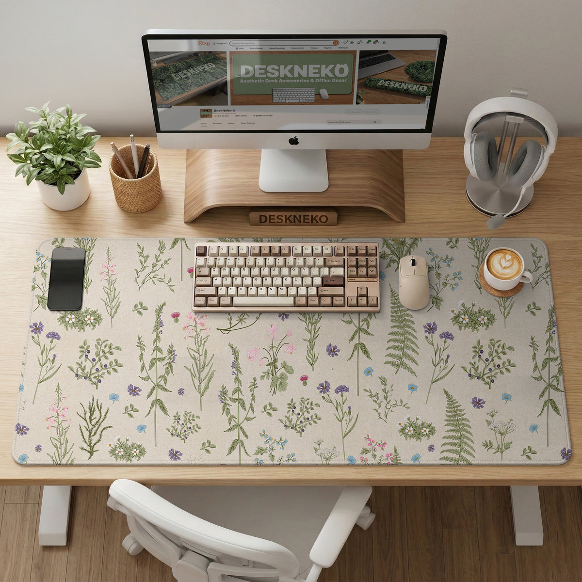 Wildflower pattern desk mat