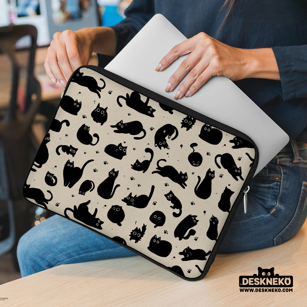Cat pattern laptop sleeve