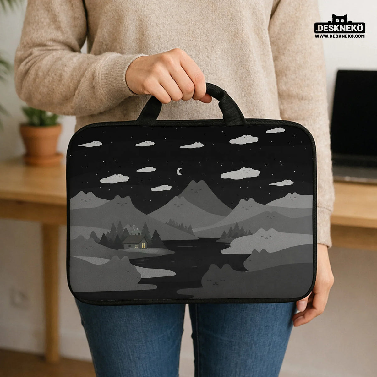 Black cat mountains laptop sleeve & bag