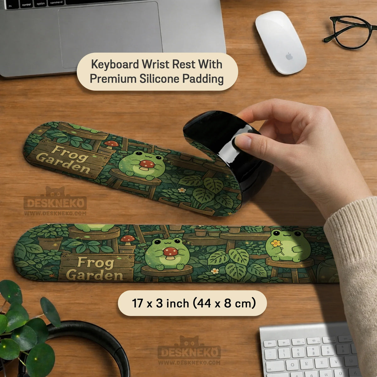 Frog garden deskmat