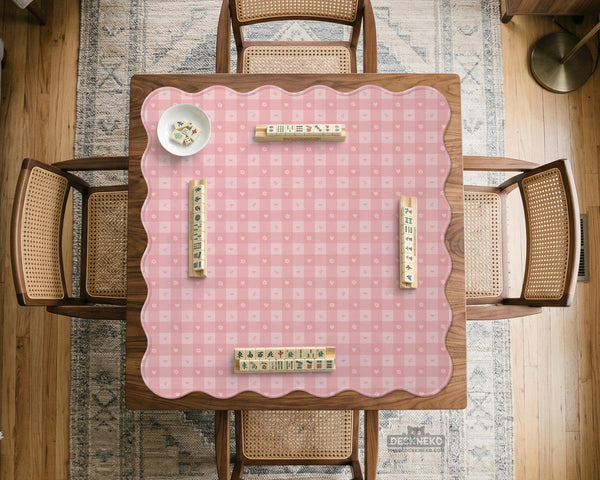 Pink checkered mahjong mat with small hearts and flowers.