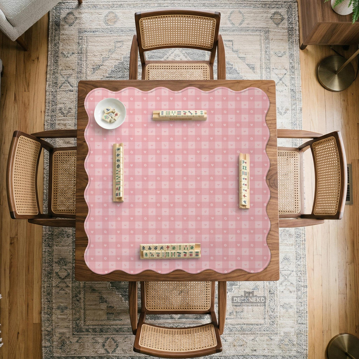 Pink checkered mahjong mat with small hearts and flowers.
