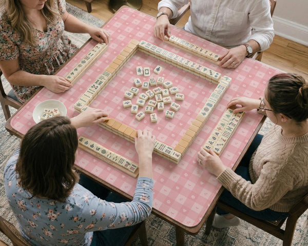 Pink checkered mahjong mat with small hearts and flowers.