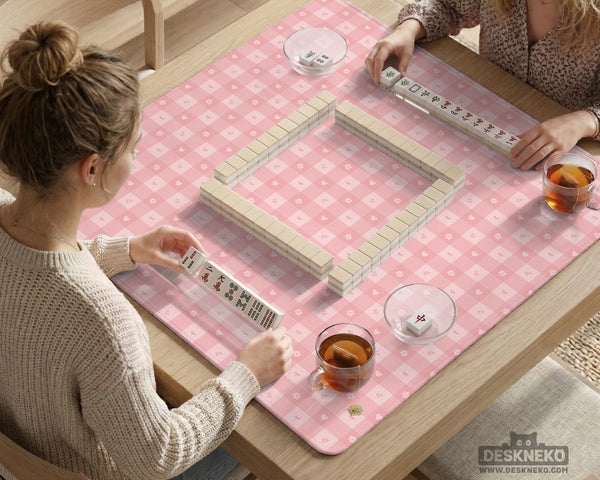Pink checkered mahjong mat with small hearts and flowers.