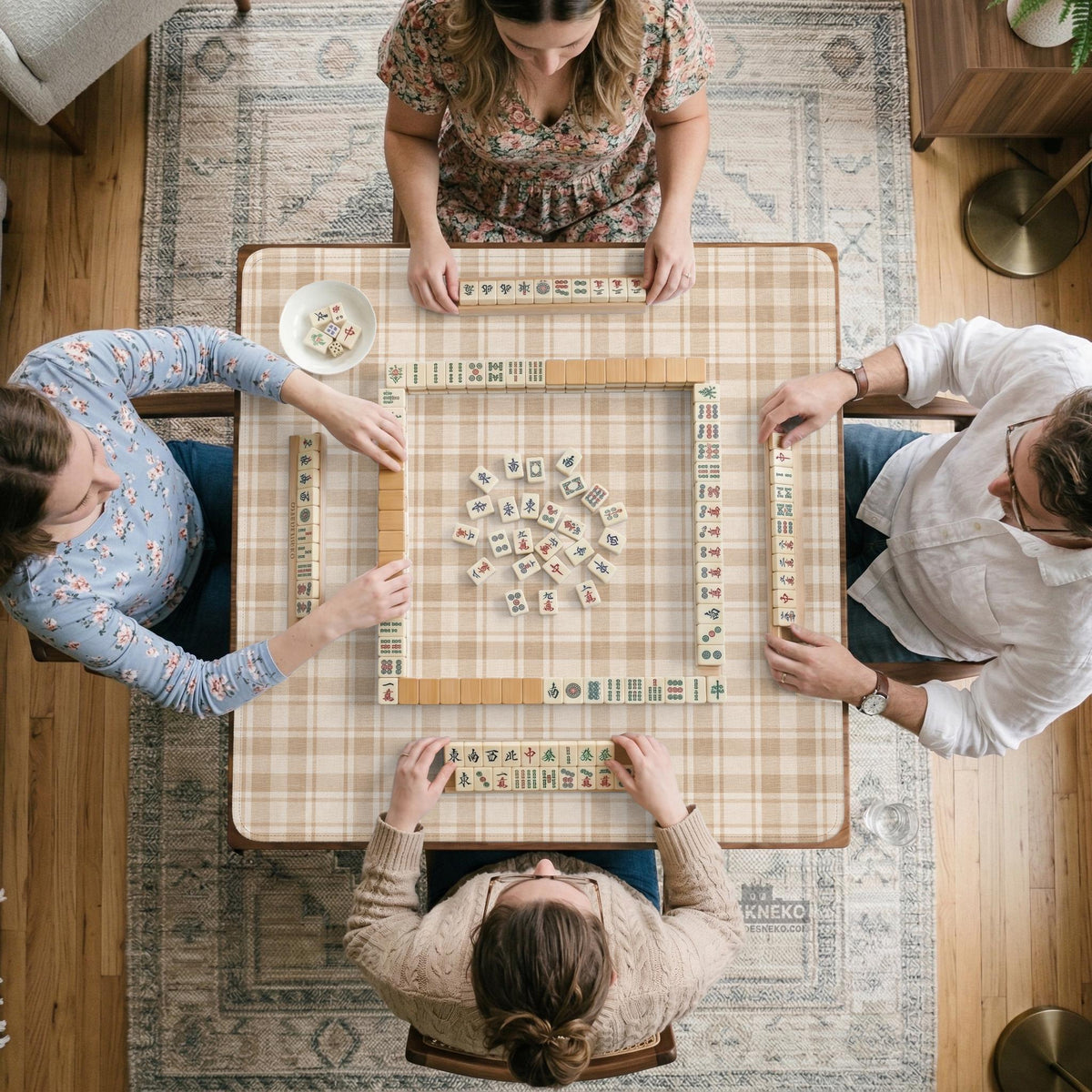 Beige plaid mahjong mat with a cream tartan pattern on a neutral background.