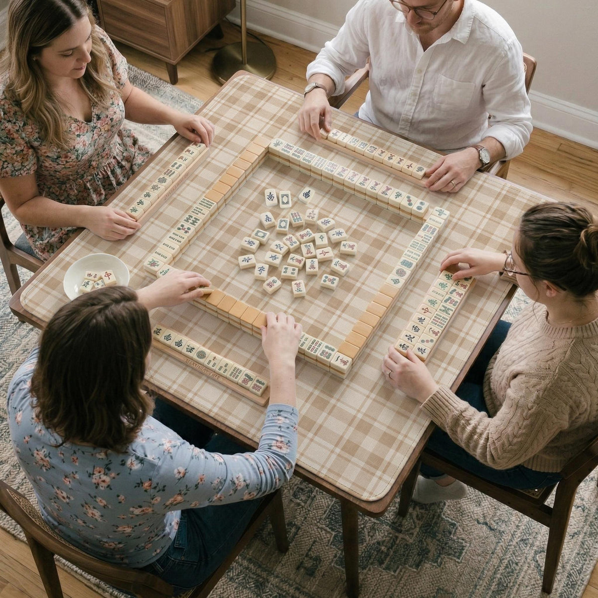 Beige plaid mahjong mat with a cream tartan pattern on a neutral background.