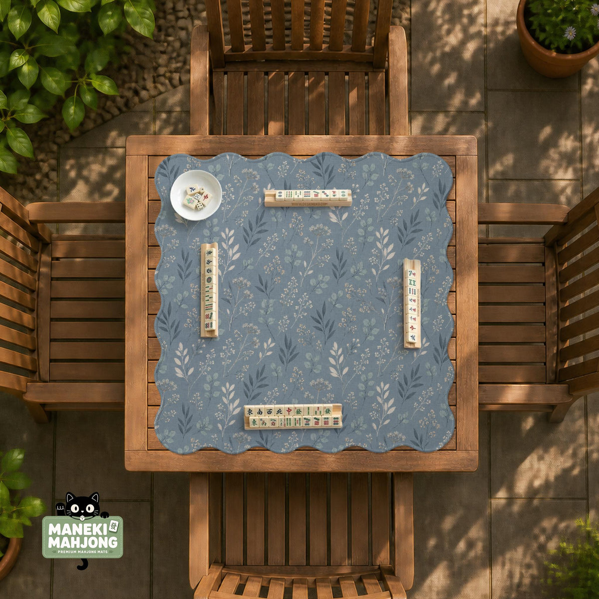 Blue mahjong mat with a dusty linen-look background and small leafy botanical stems in a floral pattern.