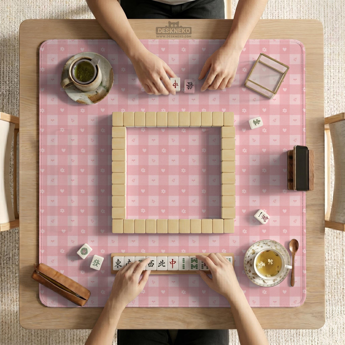 Pink checkered mahjong mat with small hearts and flowers.
