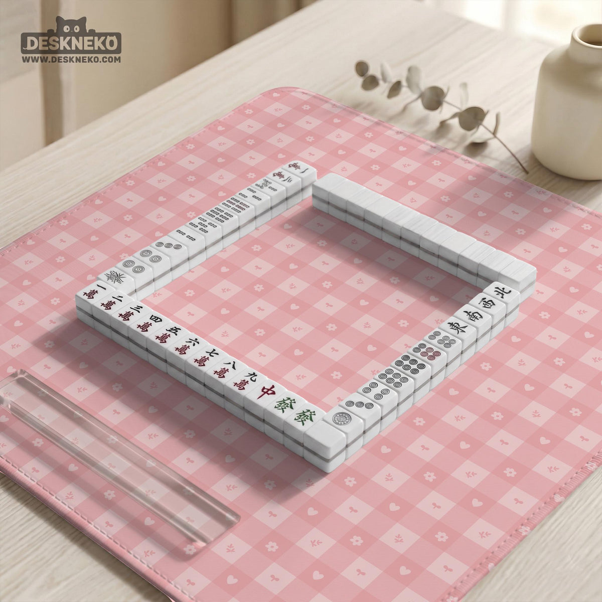 Pink checkered mahjong mat with small hearts and flowers.