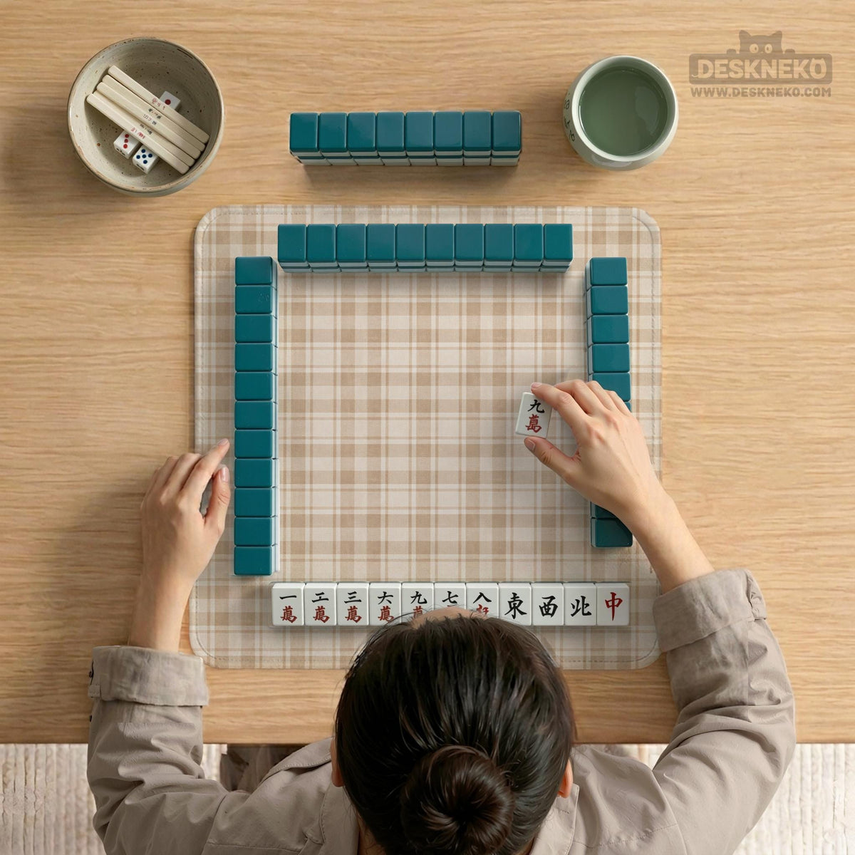 Beige plaid mahjong mat with a cream tartan pattern on a neutral background.